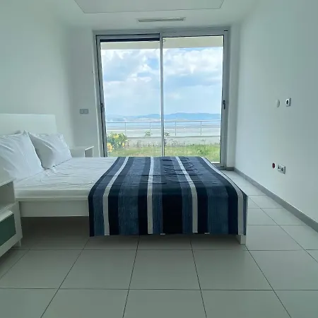 Horizon Sky Peninsula Apartment *
